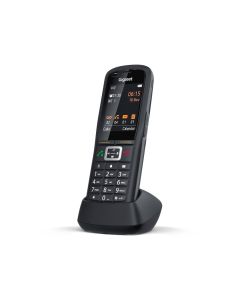 De Gigaset R700H Protect PRO VoIP DECT handset schuin van voren in de oplader