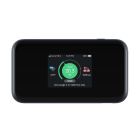 Voorkant van de ZTE MU5001 5G mobiele WiFi hotspot met touchscreen