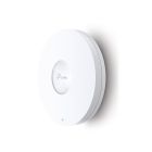 Het TP-Link Omada SDN EAP670 WiFi 6 indoor access point aan de zijkant en voorkant met TP-Link logo