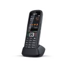 De Gigaset R700H Protect PRO VoIP DECT handset schuin van voren in de oplader