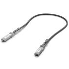 De Ubiquiti 10G Direct Attach Cable SFP+ (UACC-DAC-SFP10-0.5M) liggend met de twee SFP+ connectoren zichtbaar